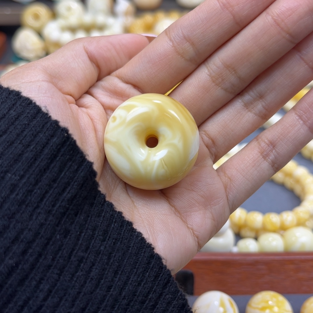 琥珀未镶嵌手串……