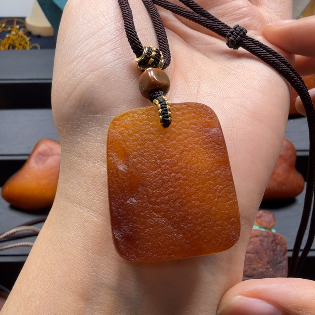 琥珀吊坠(赠链)未镶嵌