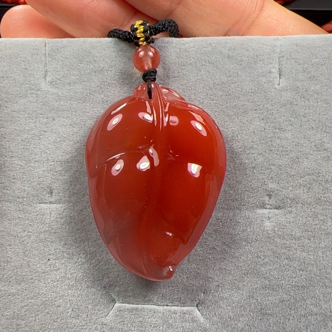 南红玛瑙吊坠未镶嵌