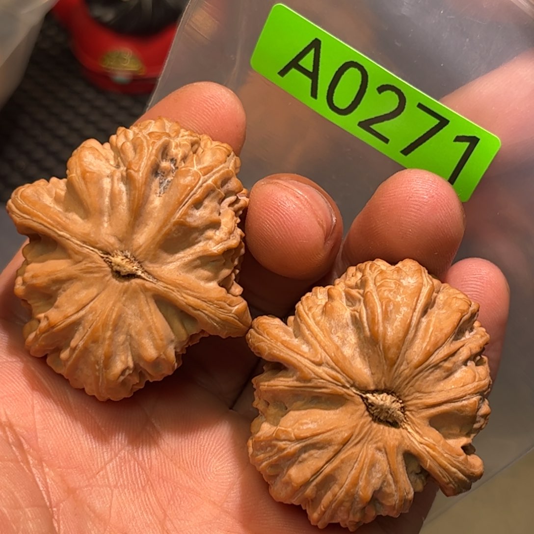 文玩核桃吊坠38.8三角白