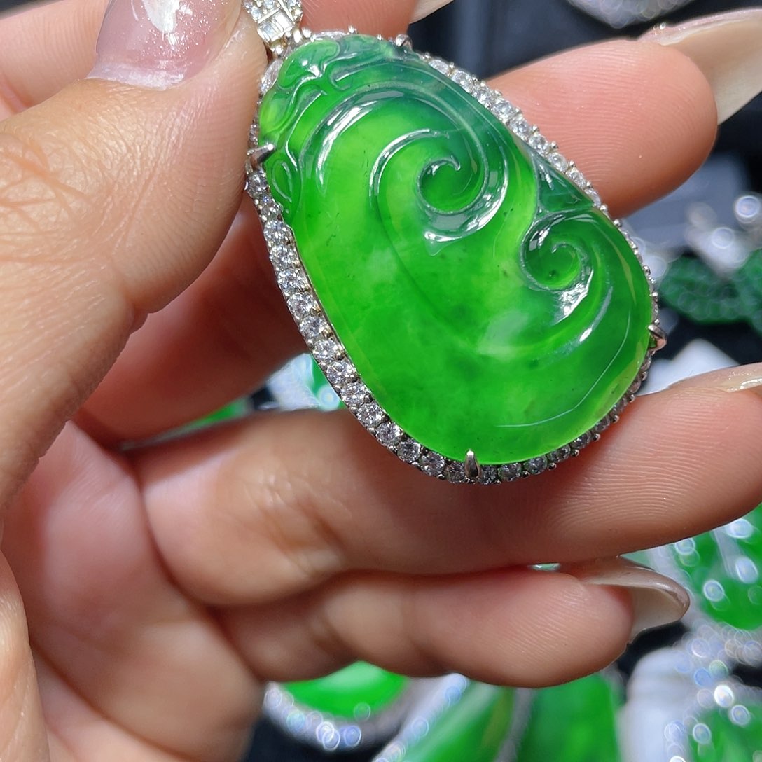 翡翠颈饰银S925镶嵌翡翠