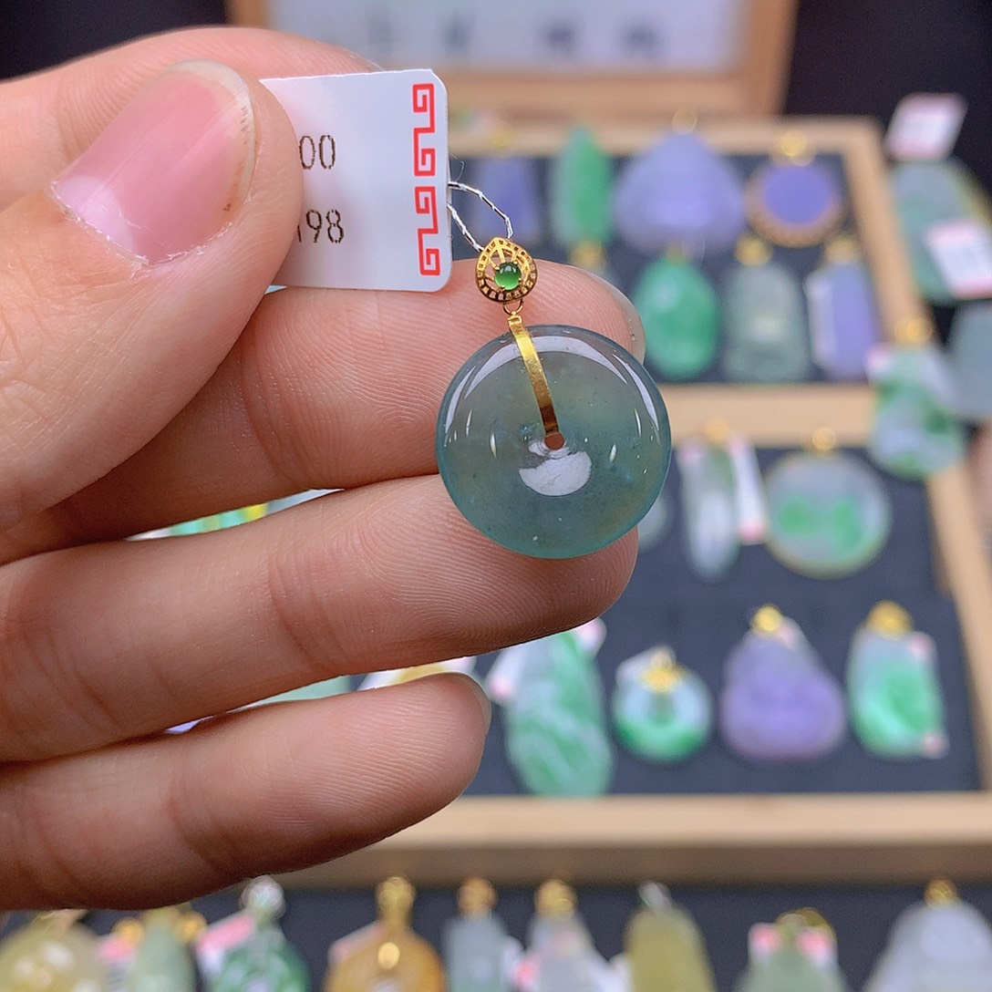 翡翠颈饰18K金镶嵌翡翠