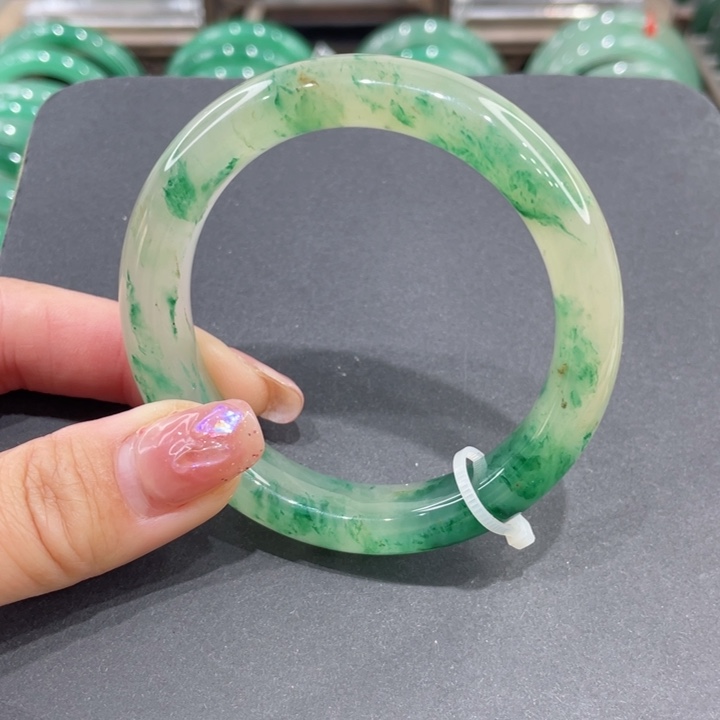 未镶嵌手镯石英质玉