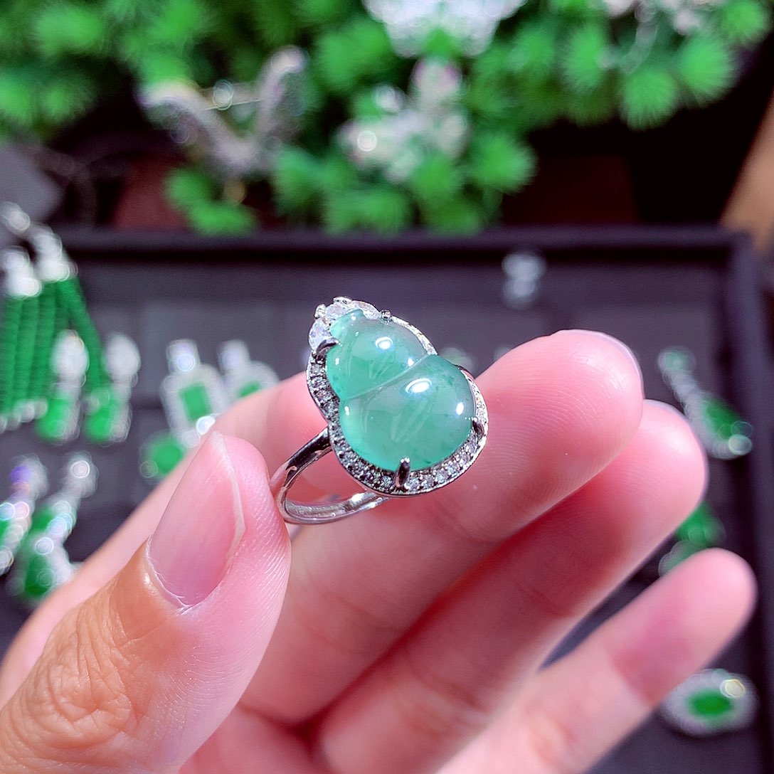 颈饰未镶嵌翡翠天然