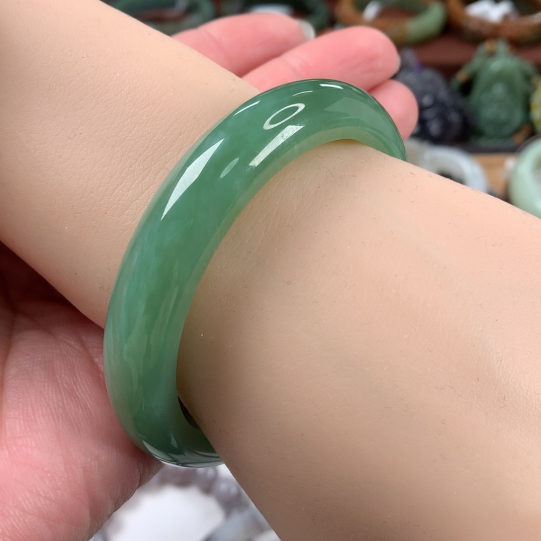 和田玉手镯未镶嵌58口径