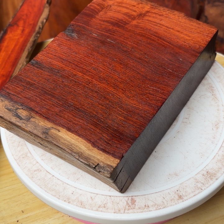 大叶紫檀（黑酸枝木类）