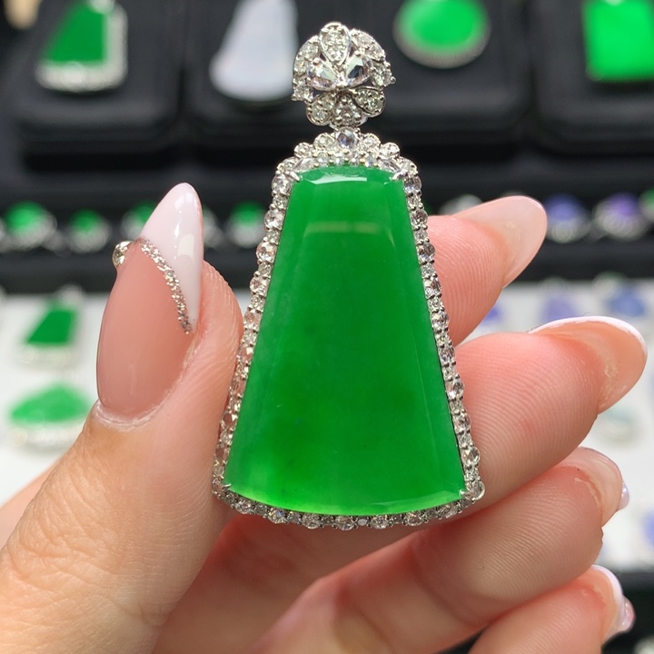 翡翠吊坠(不含链)18K金镶嵌