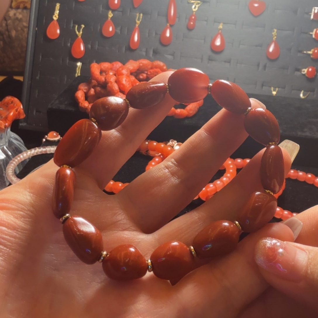 手串未镶嵌南红玛瑙偷***?