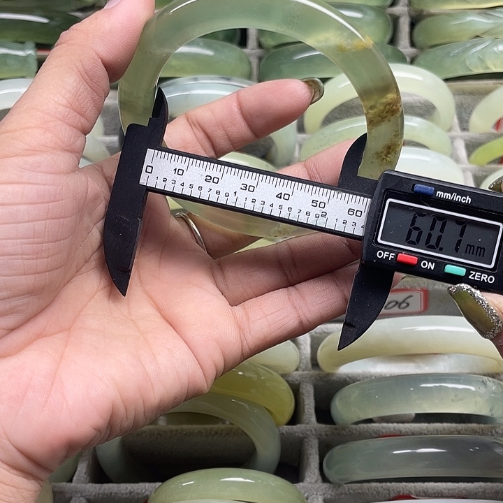 蛇纹石玉未镶嵌手镯106