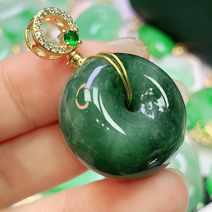 翡翠未镶嵌颈饰翡翠