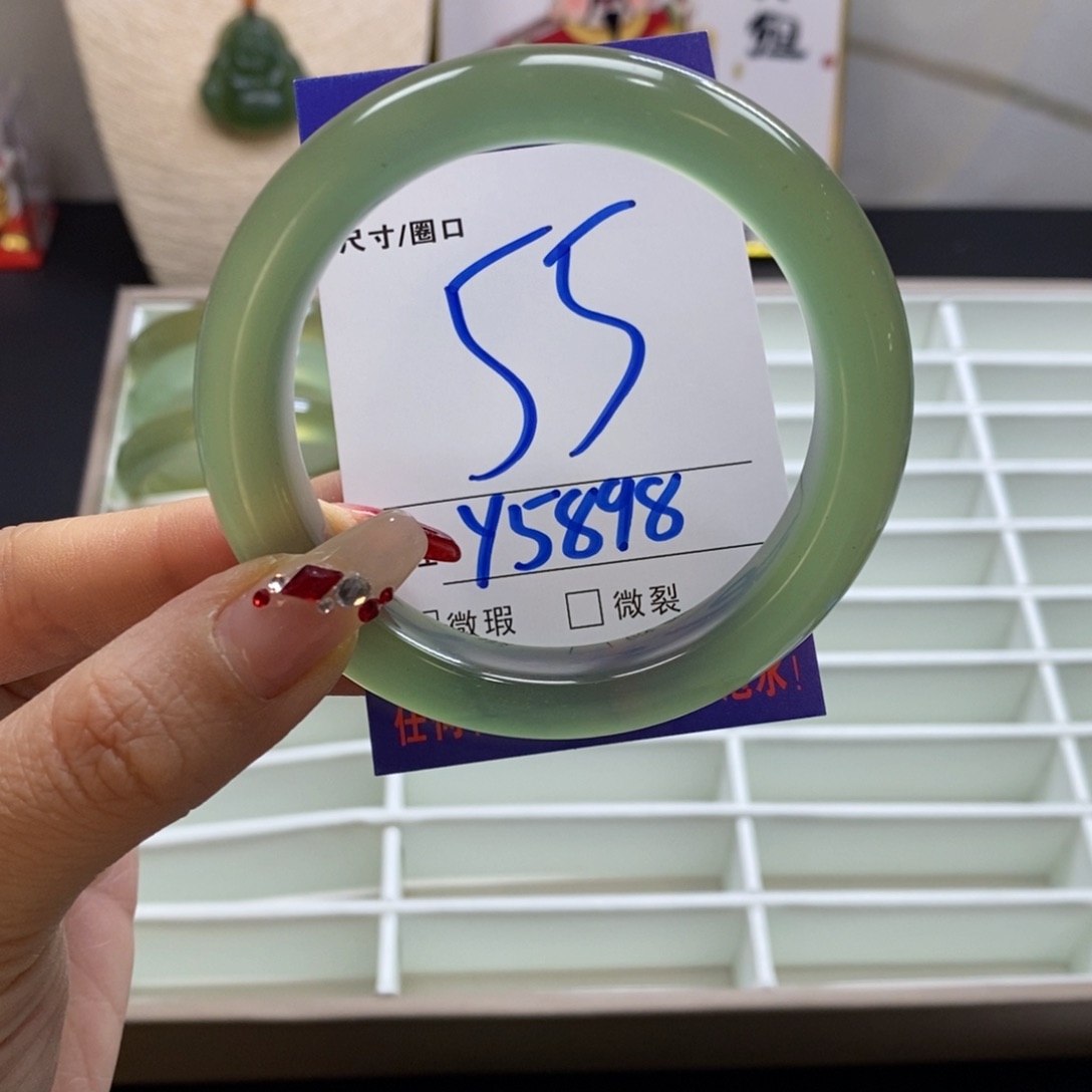 蛇纹石玉手镯未镶嵌