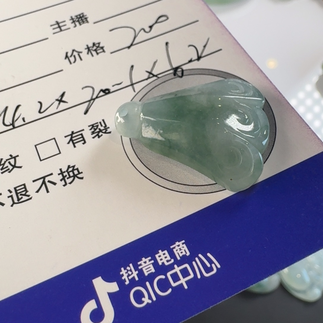 翡翠未镶嵌颈饰颈饰