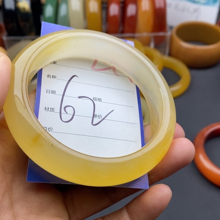 未镶嵌手镯石英质玉