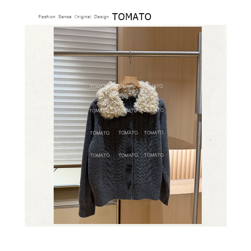 TomaTo- 秋冬新款毛领拼接针织衫牛角扣绞花开衫毛衣 C25MY66116