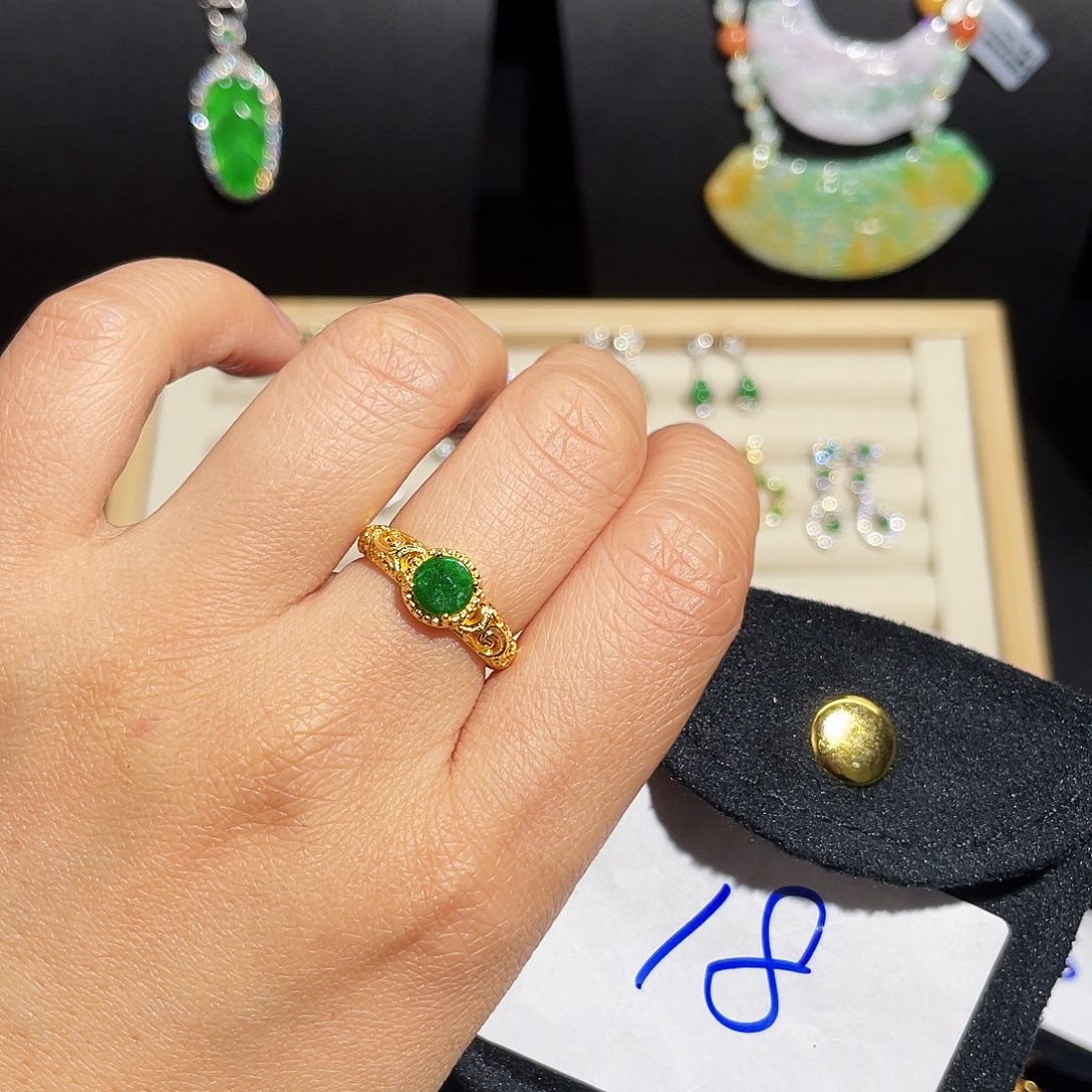 翡翠戒指未镶嵌无事牌