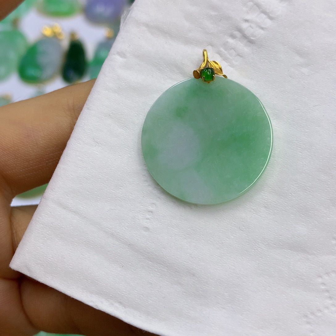 翡翠18K金镶嵌颈饰翡翠