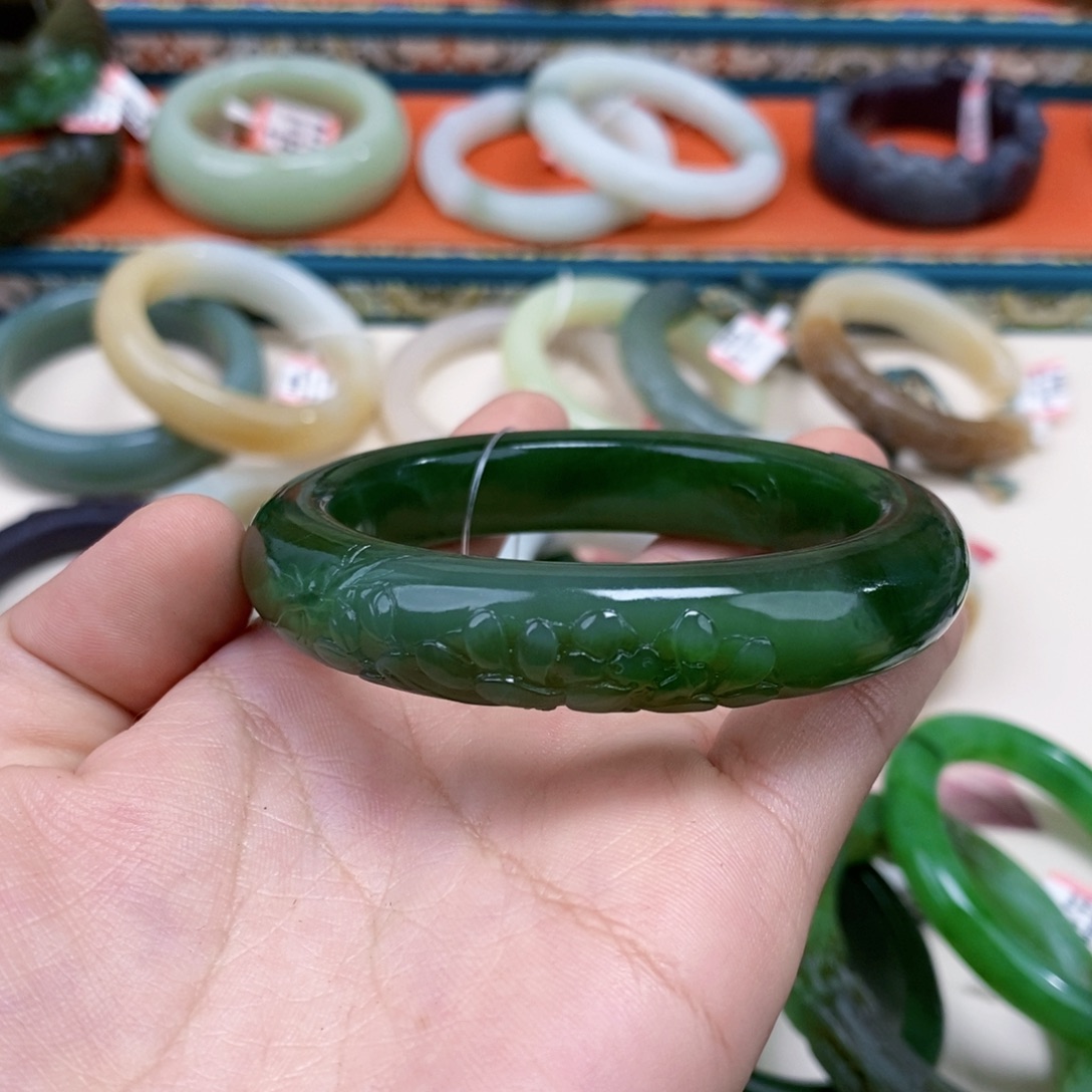 *****和田玉未镶嵌手镯