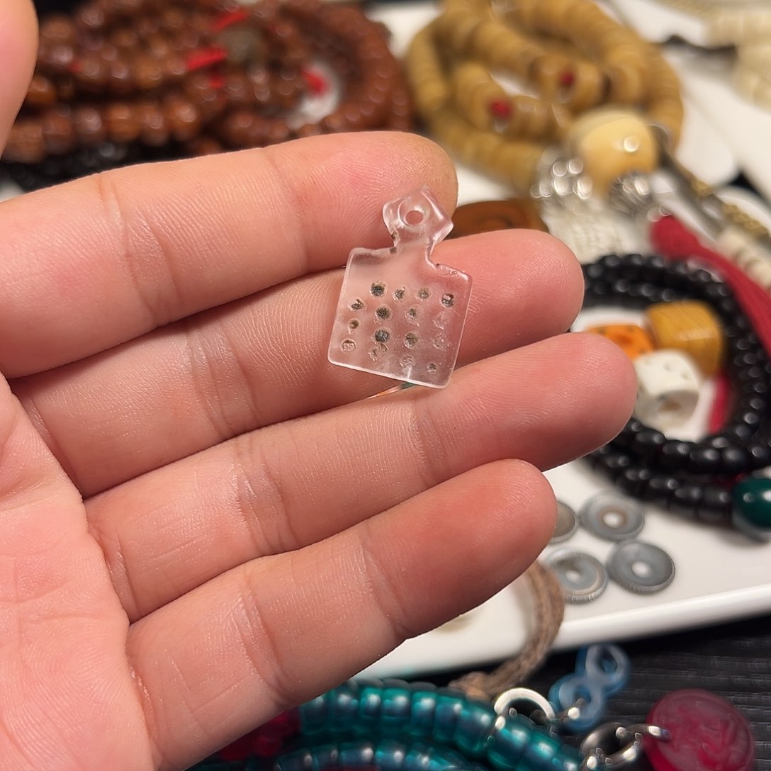 泥塑泥塑工艺品（原装透明料器咒点牌）