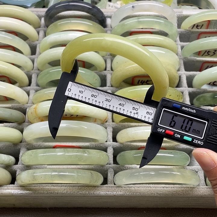 蛇纹石玉未镶嵌手镯152