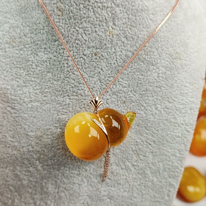 蜜蜡吊坠(赠链)18K金镶嵌