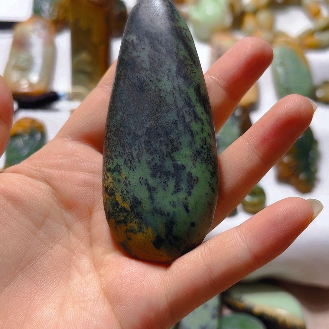 岫岩河磨玉（透闪石质玉）挂件未镶嵌