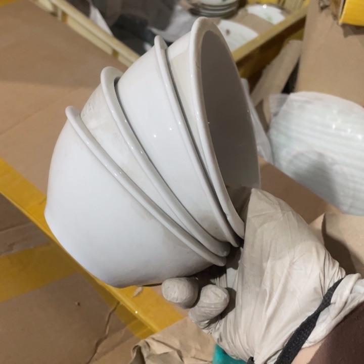 其他盘子碗砂锅都有