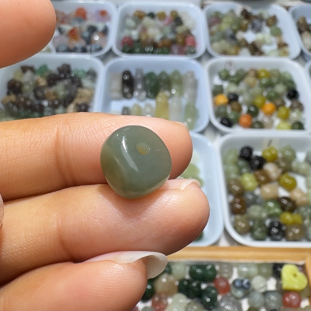 和田玉未镶嵌珠宝奇石