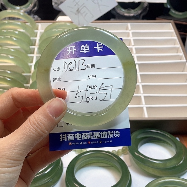 蛇纹石玉手镯未镶嵌潘***潘