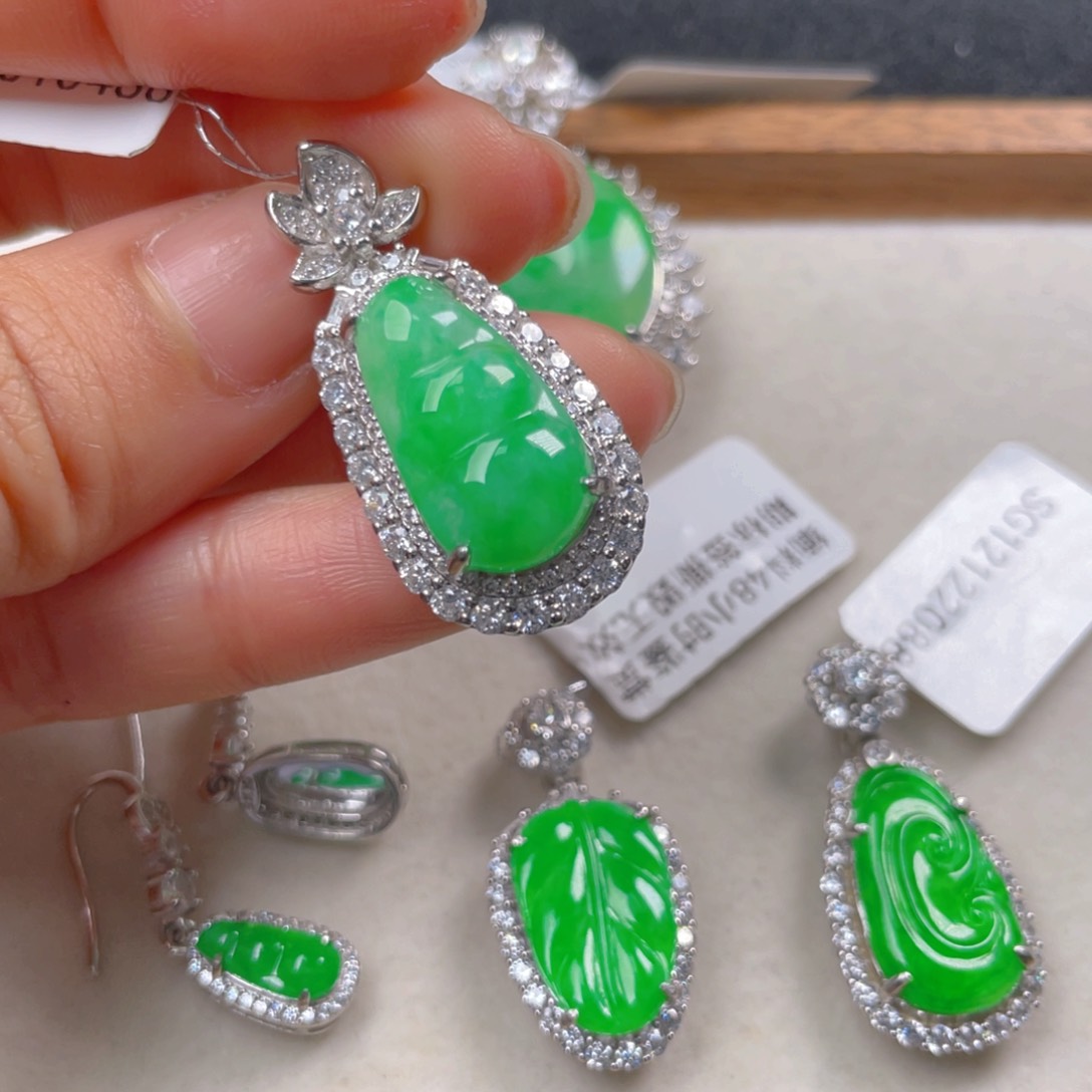 翡翠颈饰银S925镶嵌翡翠