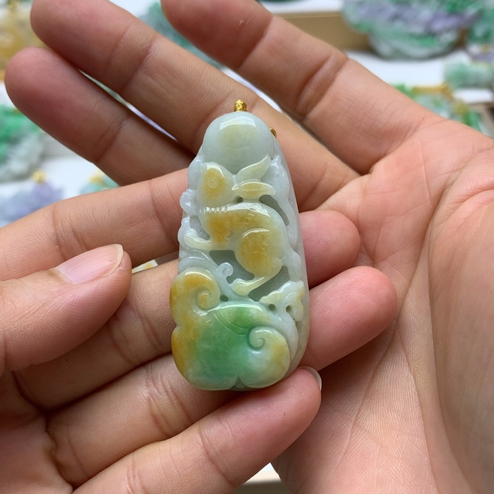 翡翠颈饰未镶嵌翡翠