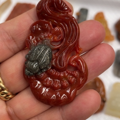 【闪购商品】石英质玉（黄龙玉）颈饰未镶嵌