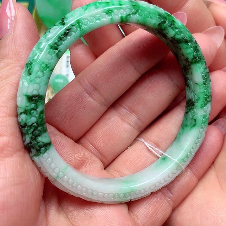 翡翠手镯未镶嵌翡翠手镯