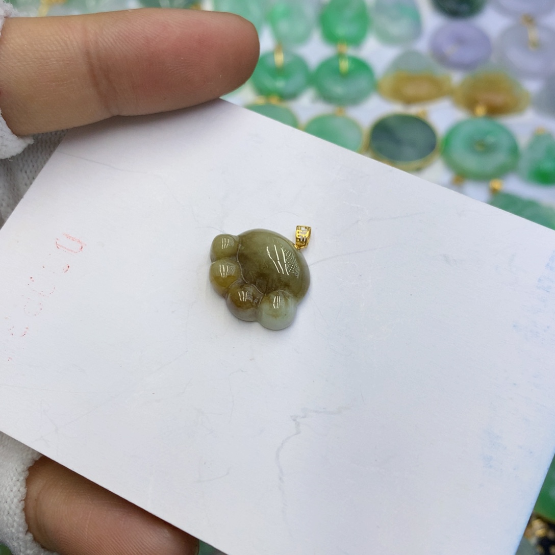 翡翠颈饰未镶嵌翡翠