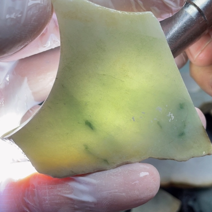 翡翠颈饰未镶嵌天然翡翠边角料