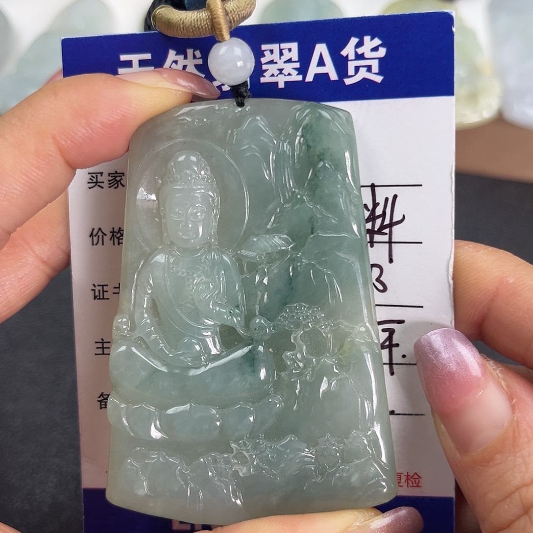 翡翠未镶嵌颈饰     