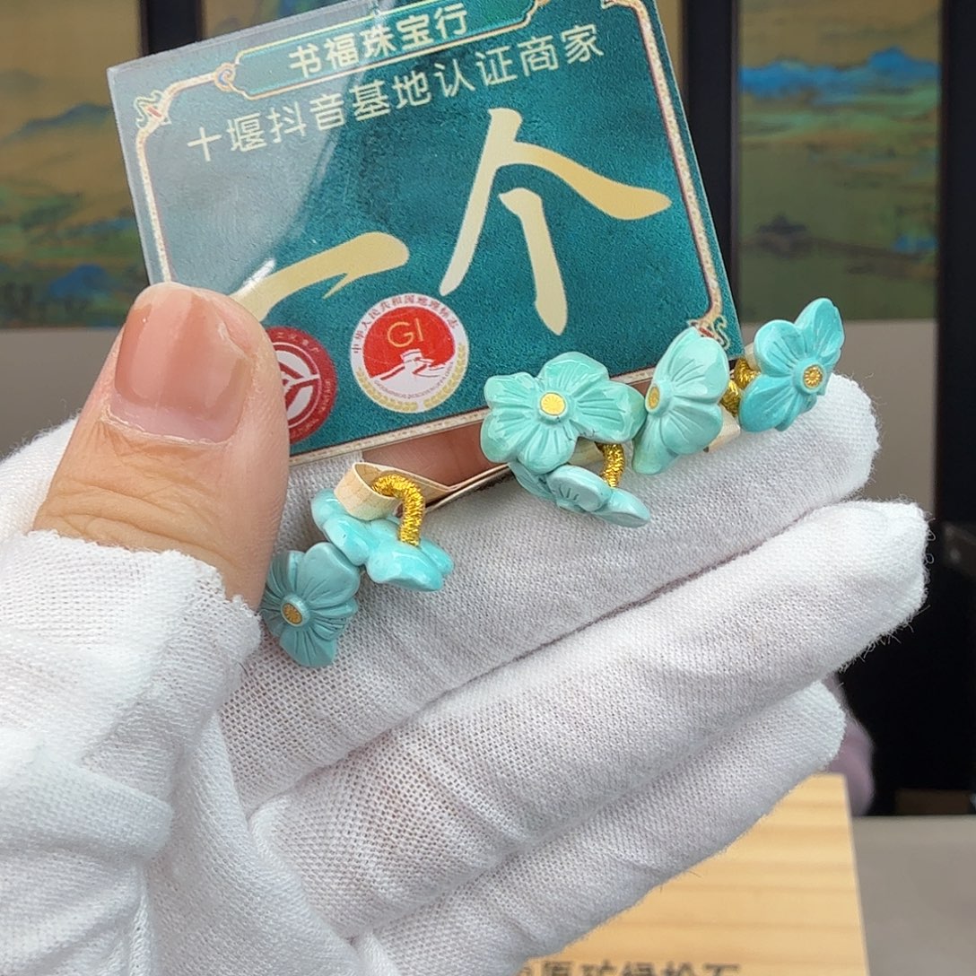 绿松石未镶嵌珠宝奇石