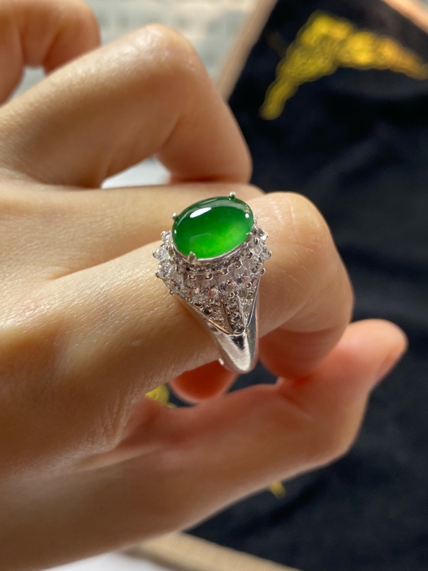 缅甸天然翡翠A货铜托镶嵌