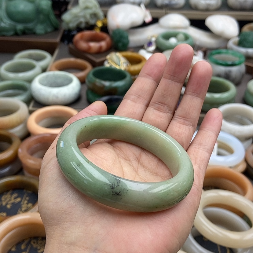 【闪购商品】石英质玉手镯56未镶嵌