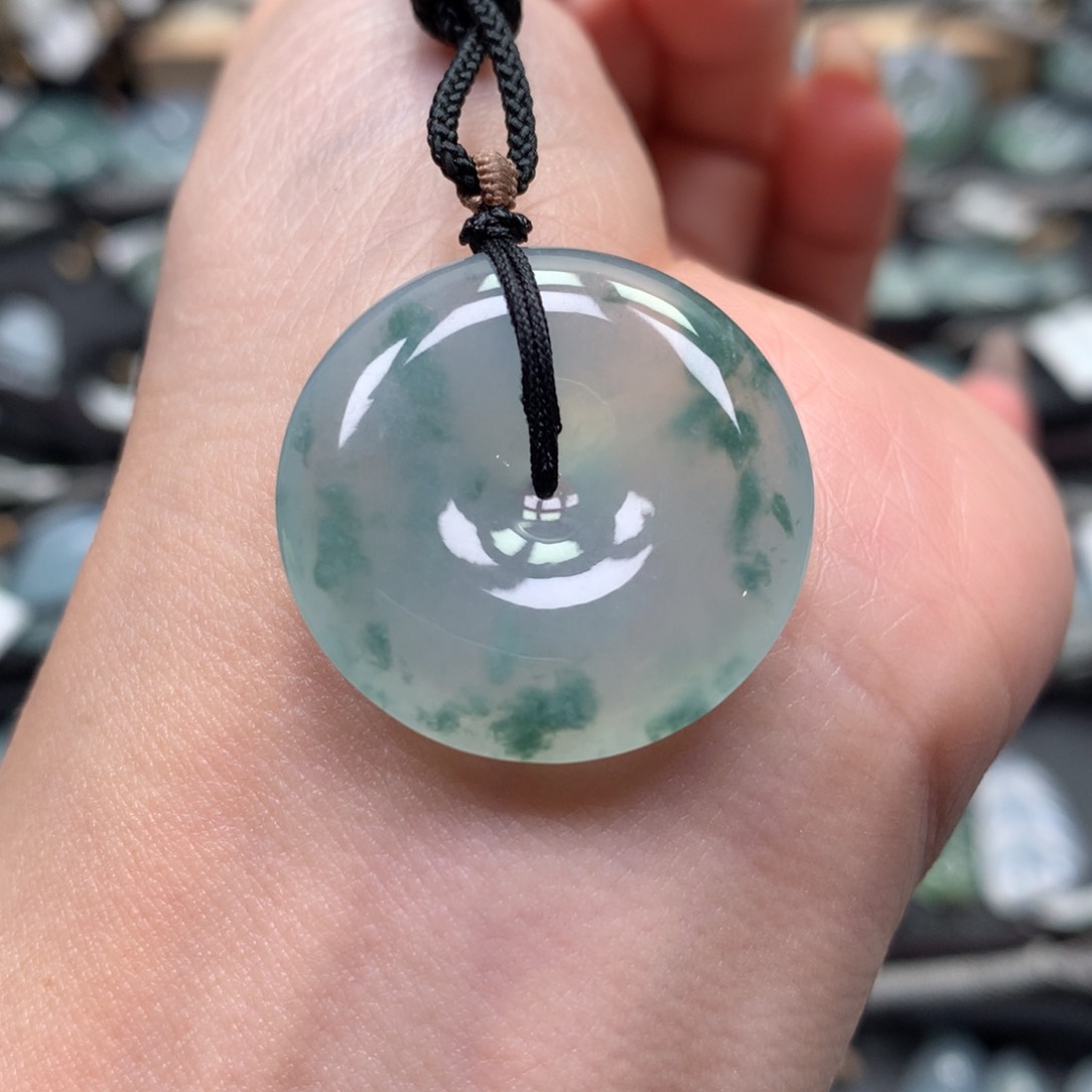 翡翠颈饰未镶嵌扣子