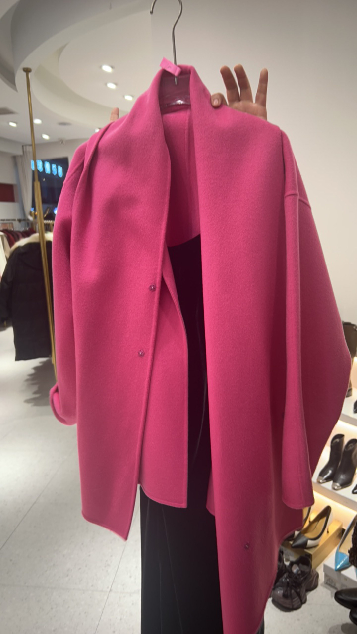 玫红色时装羊毛大衣