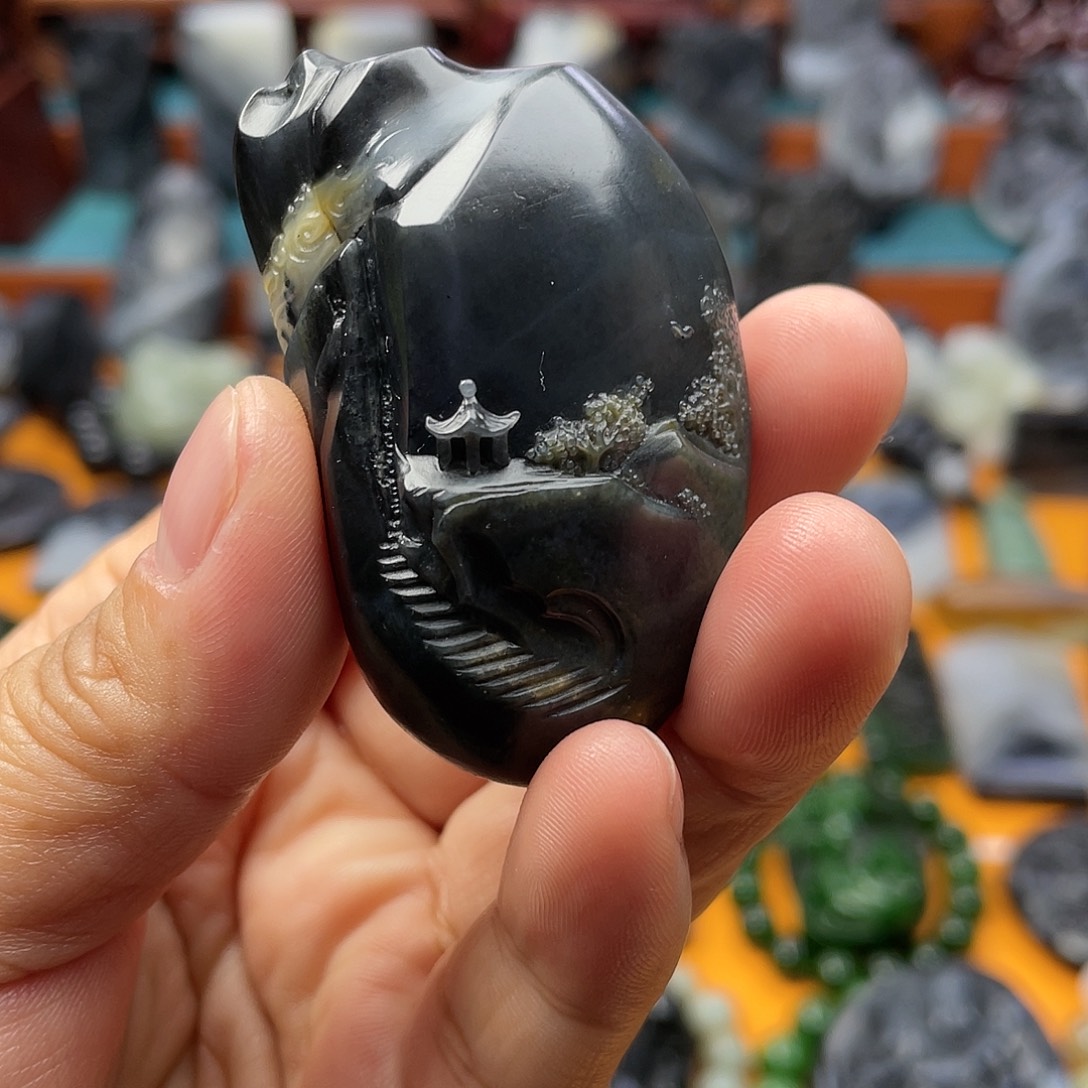 和田玉未镶嵌把件