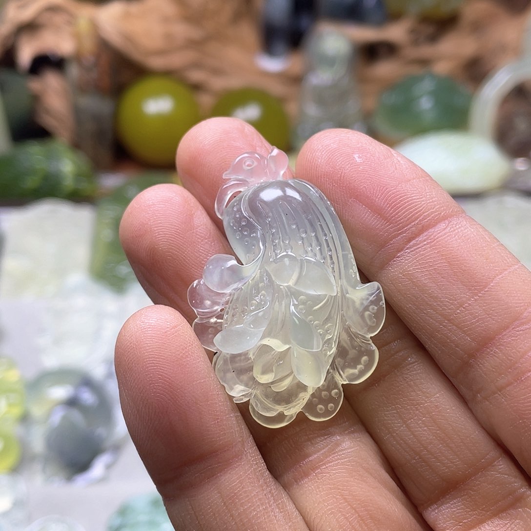 未镶嵌蛇纹石玉珠宝奇石