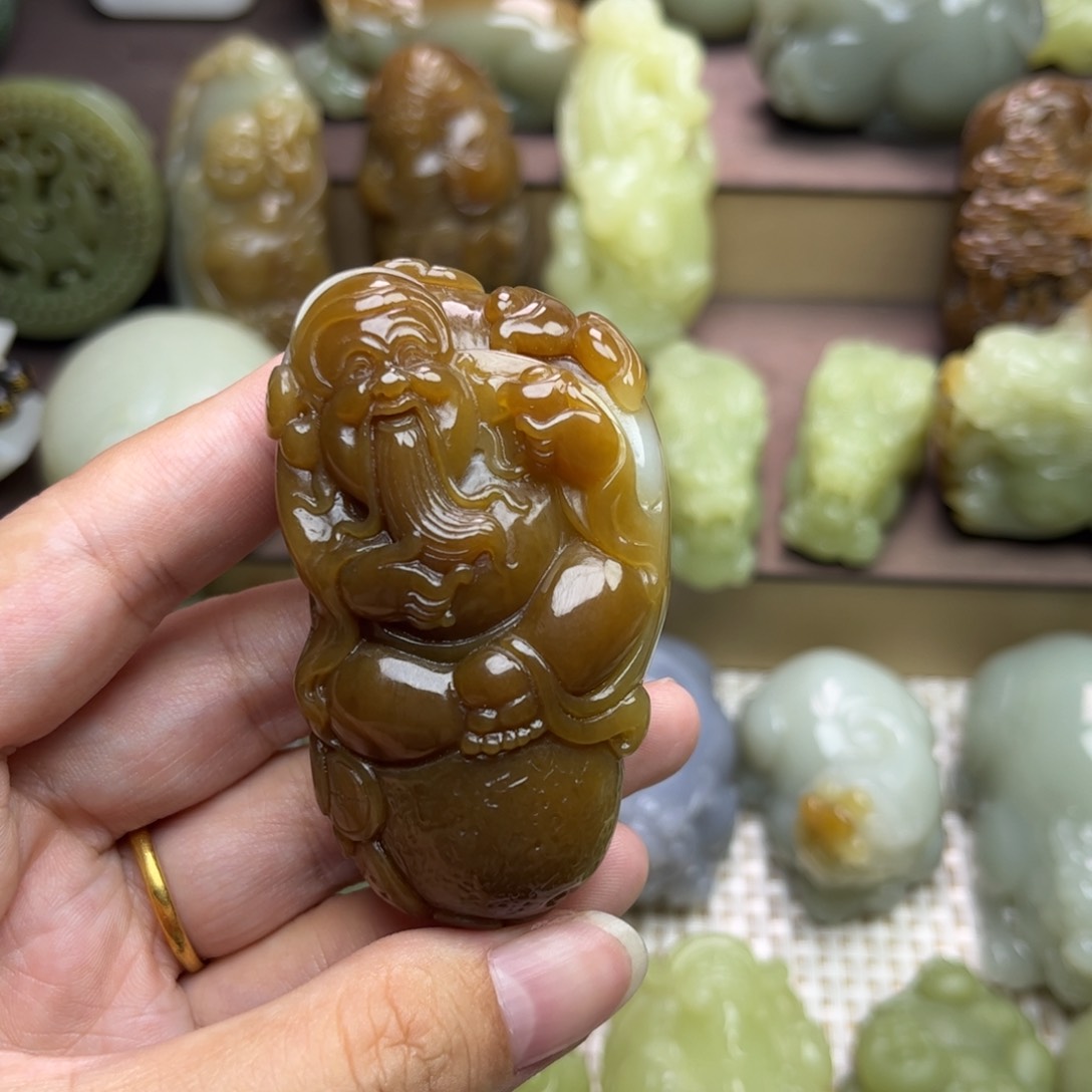 轩***少和田玉未镶嵌把件