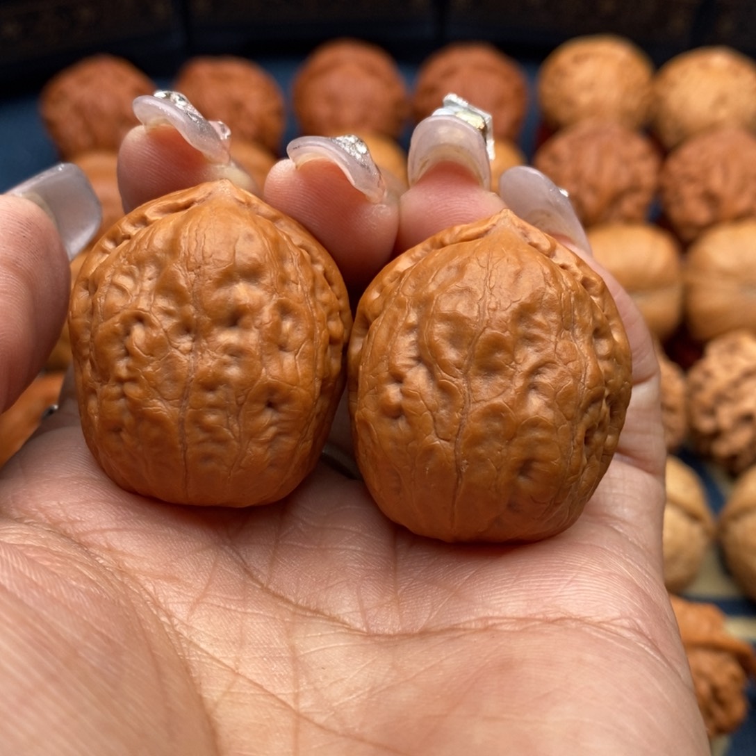 文玩核桃把件曾**美手捻