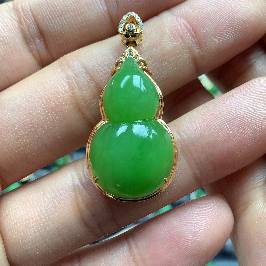 和田玉（碧玉）颈饰18K金镶嵌16×27