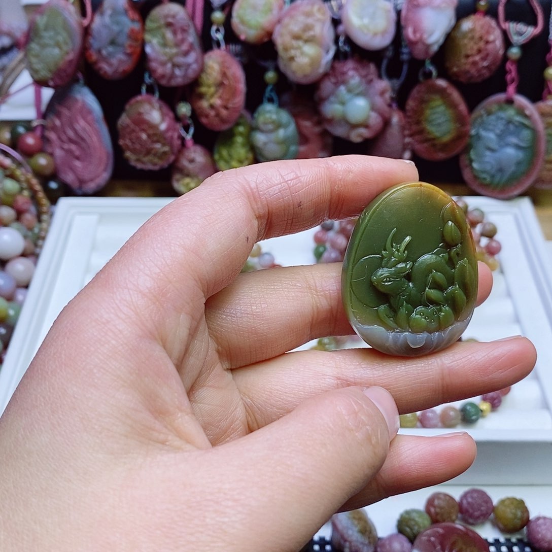 玛瑙/玉髓盐源玛瑙吊坠未镶嵌