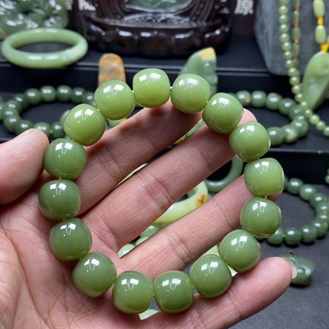 岫岩老玉（透闪石质玉）手链未镶嵌飞*