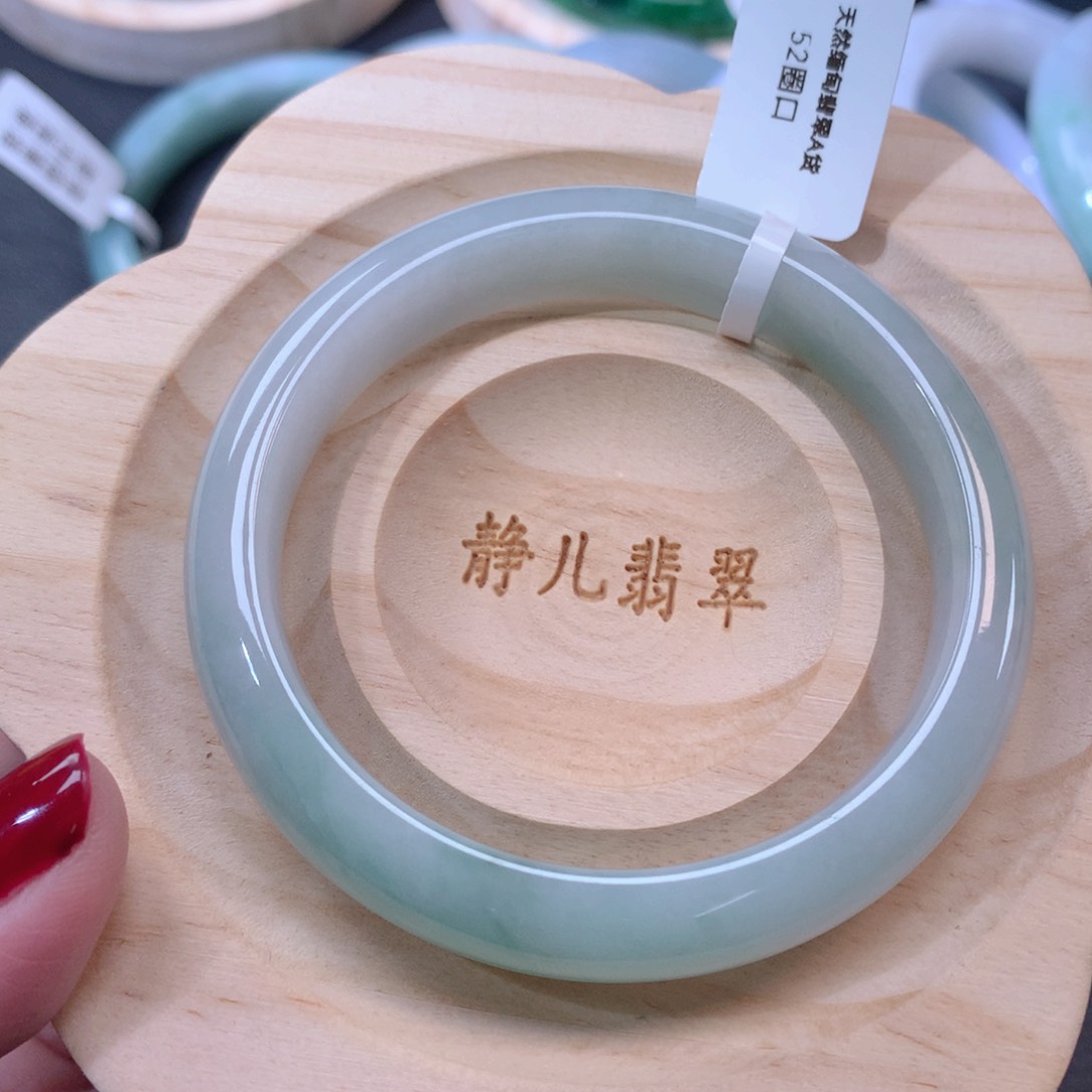 翡翠手镯未镶嵌52圈口