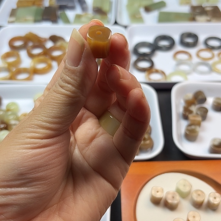 和田玉（糖玉）未镶嵌颈饰