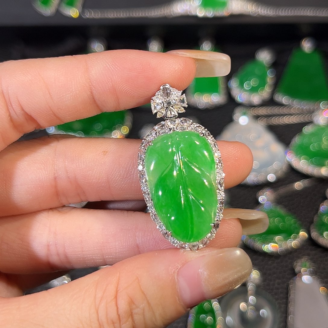 翡翠18K金镶嵌吊坠(不含链)叶子吊坠